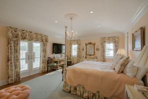 2283 ibis isles master bed